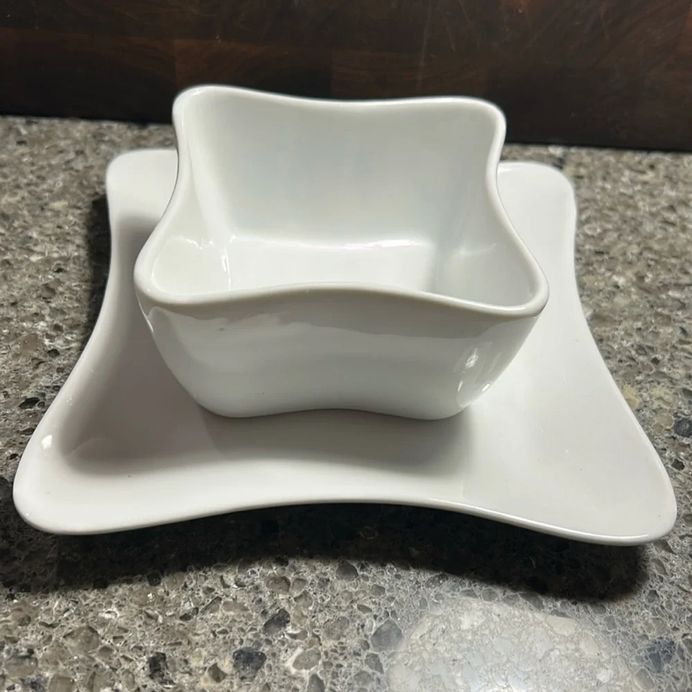 Crate & Barrel condiments set of 8 pieces